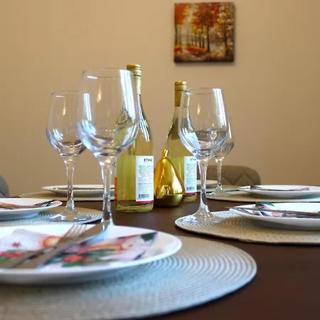 Bright & Cozy For 4 Guests In Centre